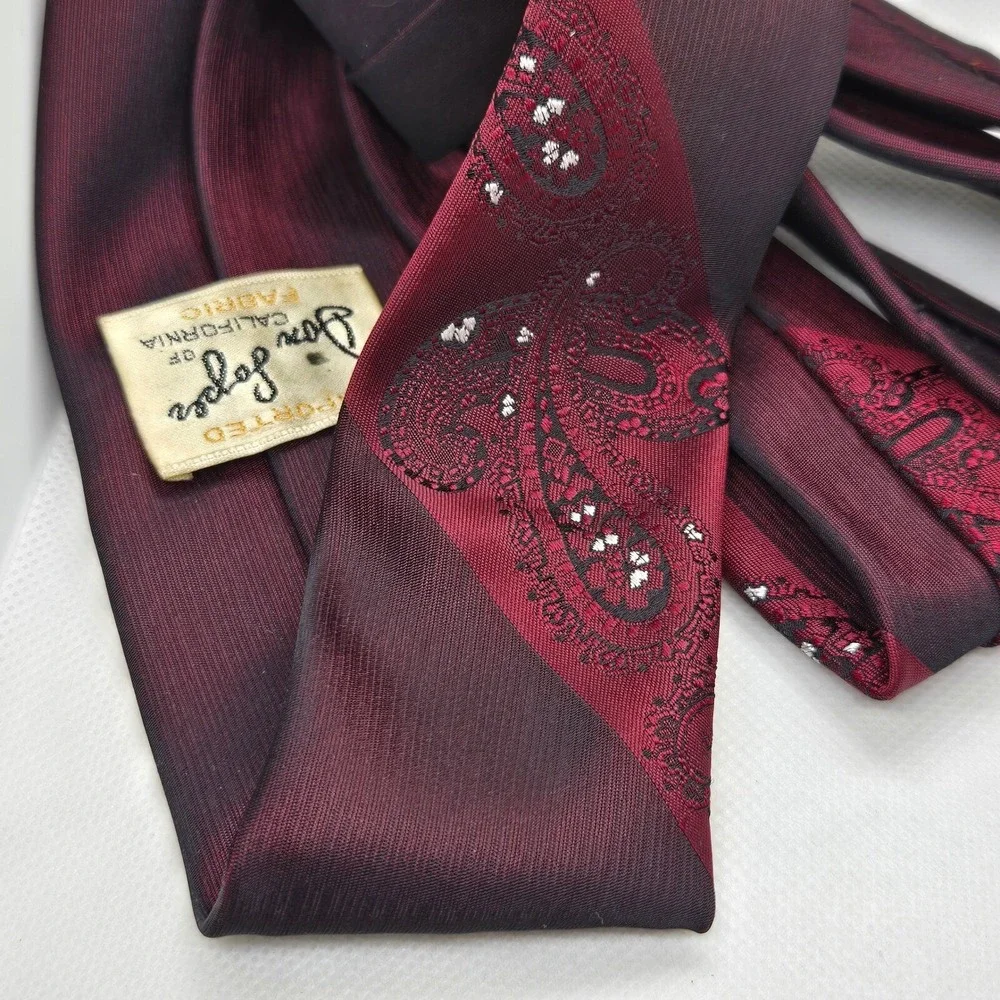 VTG MCM Tie Weinstock-Hale‎ Burgundy Paisley Don Soper Fabrics of CA Mid-Century
